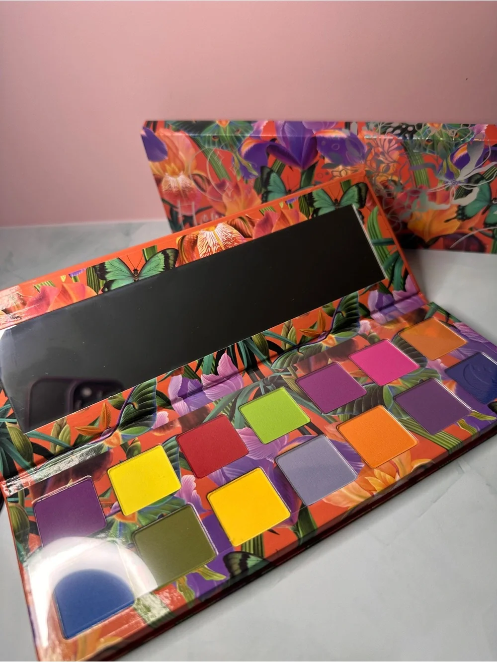 Colorful Eyeshadow Palette - Pink Tropical Design